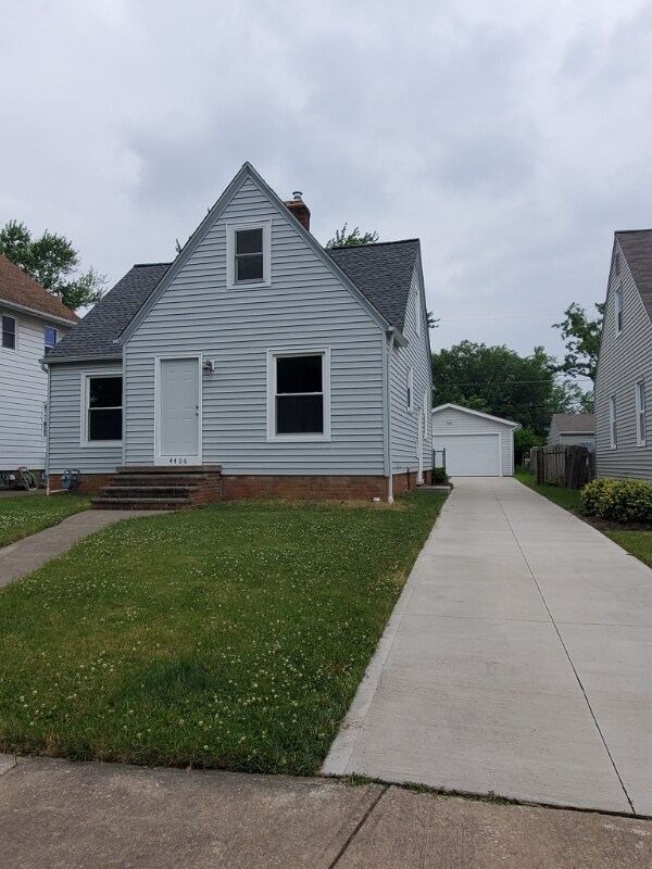 Building Photo - 4406 Maplecrest Ave