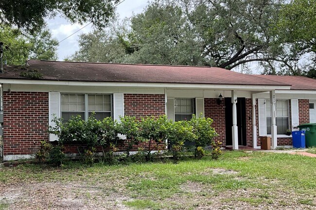Foto del edificio - 3012 E Waters Ave