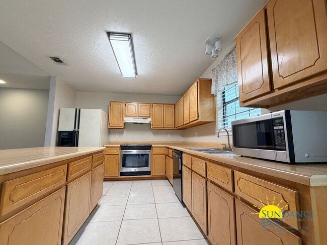 Foto del edificio - Bright & Open 3-Bedroom Home with great Floorplan in Mary Esther!
