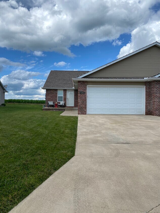 Primary Photo - 100 Scenic Drive