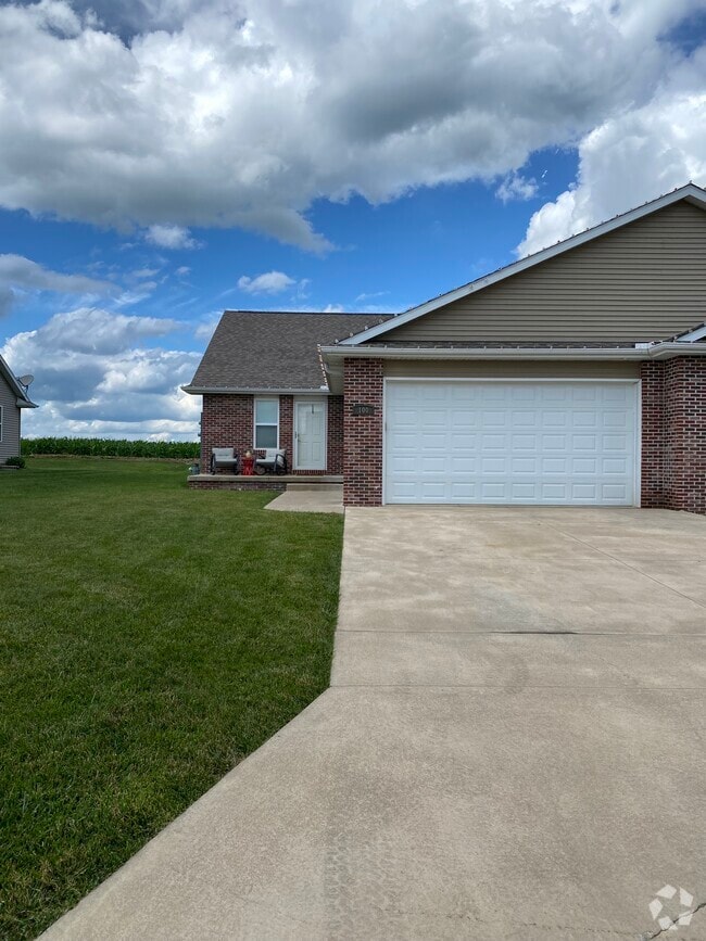 Apartments for rent in Benson IL with Hardwood Floors 1 Rentals