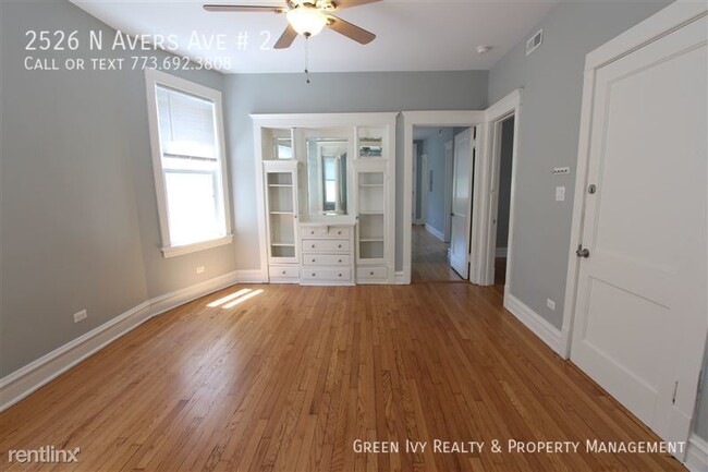 Building Photo - Beautiful, Sunny, Logan Square 3 bed, Priv...