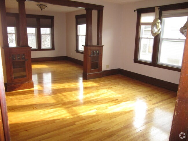 Building Photo - 216 Ingleside Ave