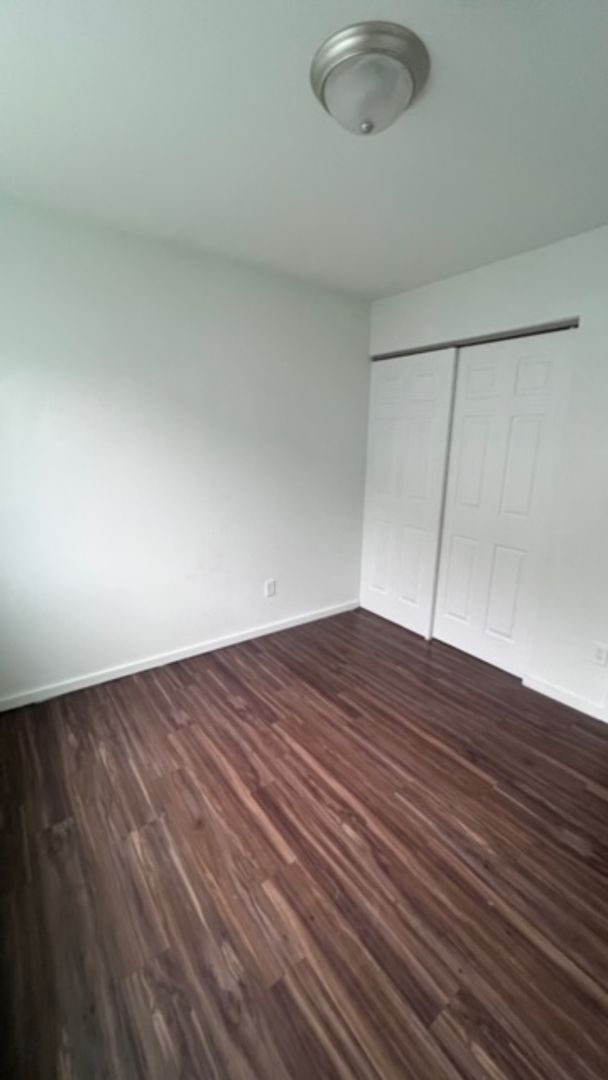 Foto del edificio - 5 bedroom 2 bath duplex now available!!!