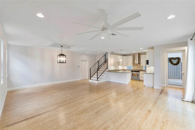 Foto del edificio - 825 NE 17th Way
