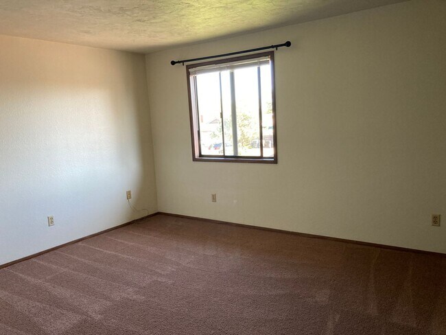 Foto del edificio - 2 Bedroom 1 1/2 Bath With Laundry Room And 1 Car Garage