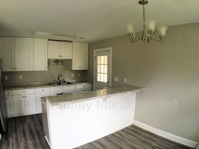 Foto del edificio - 7487 Callahan Rd