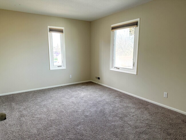 Large bedroom #3 with new carpet - 1366 Poppyseed Dr