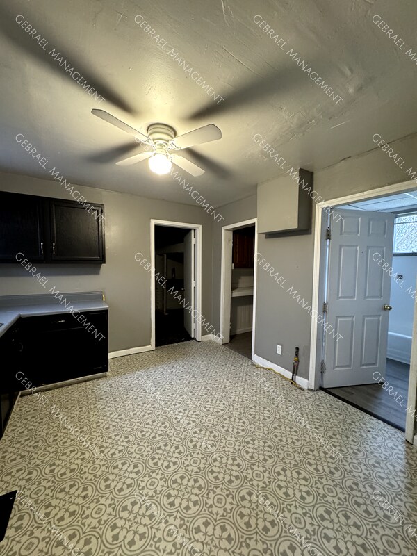 Building Photo - 1822 Lapeer Ave