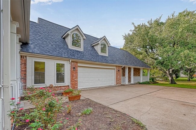 Foto del edificio - 24819 Saddlespur Ln