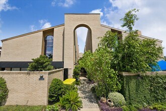 Building Photo - 1605 Potomac Dr