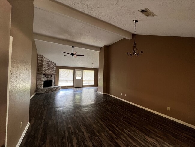 Foto del edificio - 630 Spring Breeze St