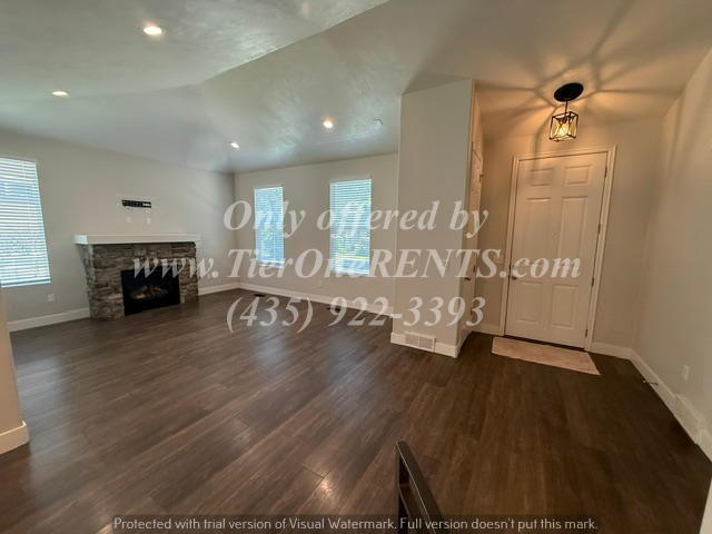 Building Photo - NO DEPOSIT option available for qualified renters!