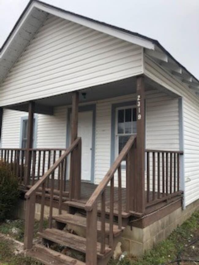 Building Photo - 2319 Savannah St
