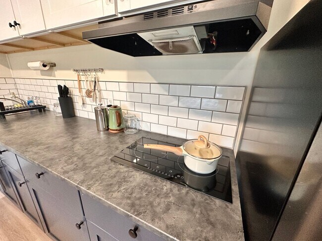 Foto del edificio - BaseCamp Living