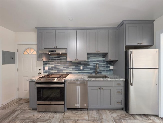 Building Photo - 754 20th Ave