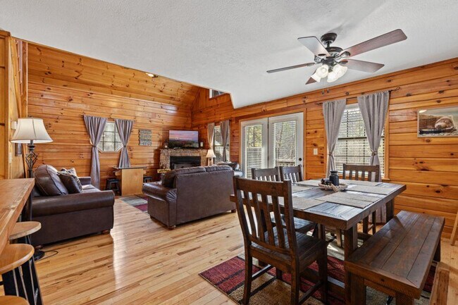 Building Photo - 1652 Raccoon Den Way