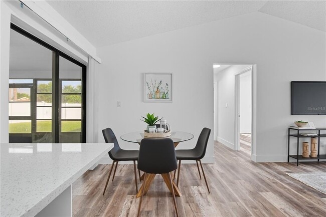 Foto del edificio - 205 Red Maple Dr