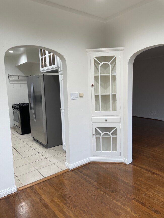 Breakfast Room - 421 S Bedford Dr