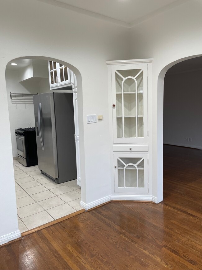 Breakfast Room - 421 S Bedford Dr