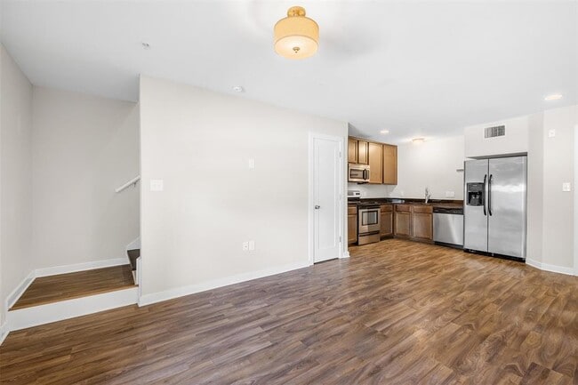 Building Photo - 924 E 51st St