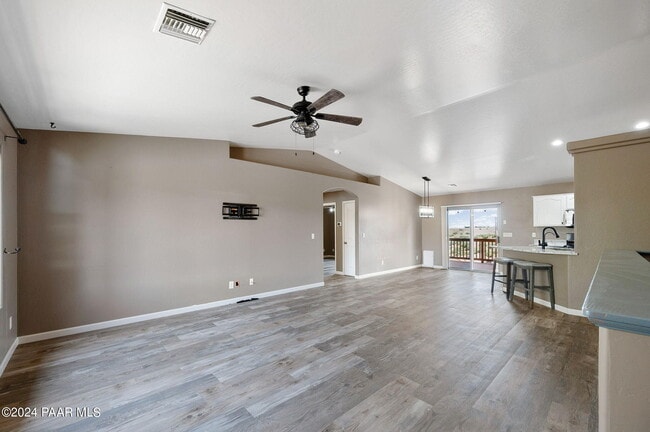 Building Photo - 9961 E Texas Dr
