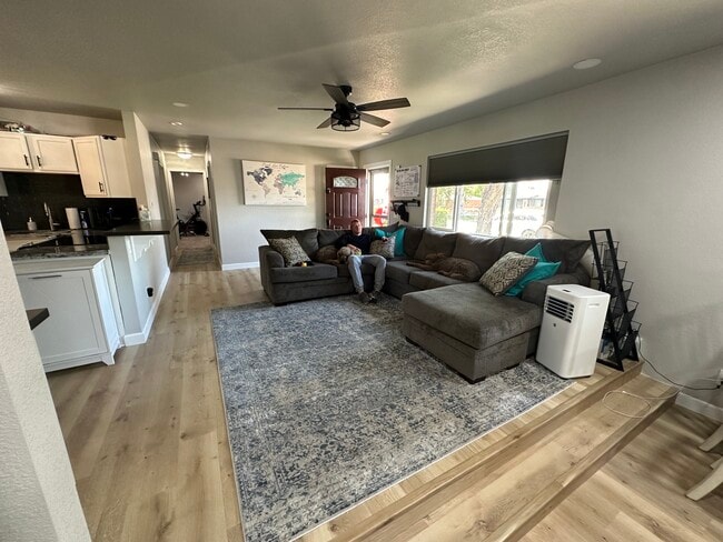 Photo - 11916 Barrett St House