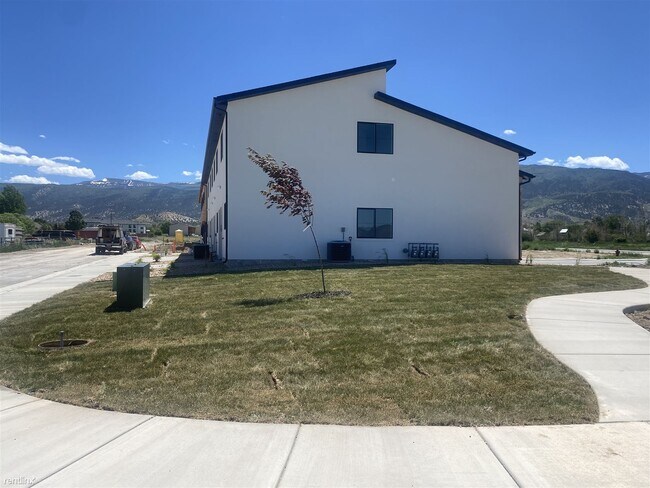 Foto del edificio - 3 br, 2.5 bath Townhome - 475 S 175 W 175 ...