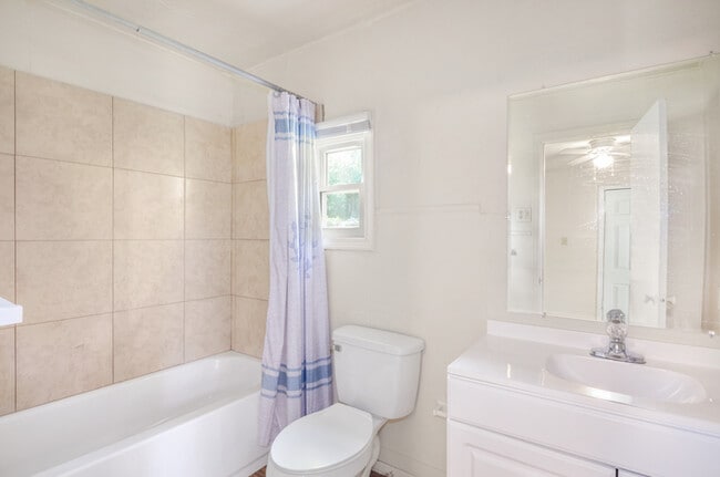 Building Photo - Completely Renovated 3 Bedroom.