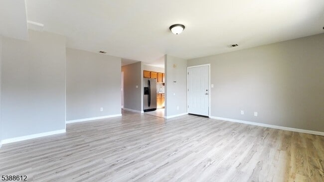 Building Photo - 591 Cherry St