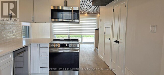 Photo du bâtiment - 857-857 Dundas St