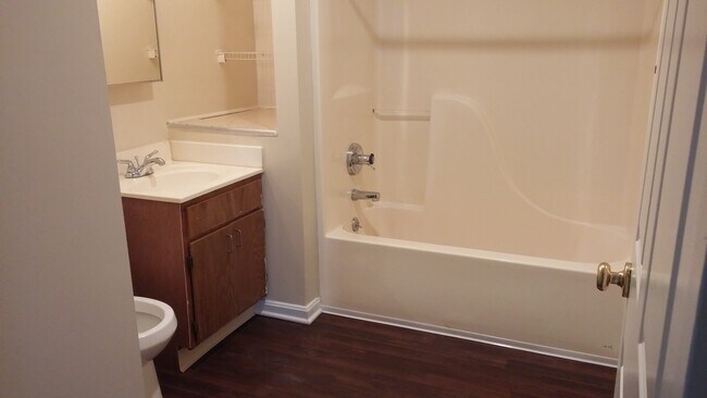 Baño - 4103 Blue Lick Ct