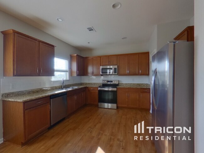 Building Photo - 2245 Bee Hive Dr