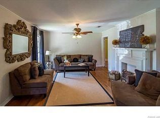 Building Photo - 3624 Gilbert Dr