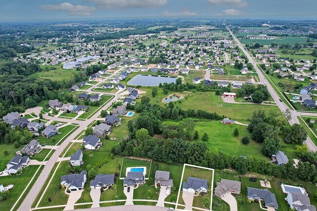 Foto del edificio - Spacious Elegance in Top-Rated School Dist...