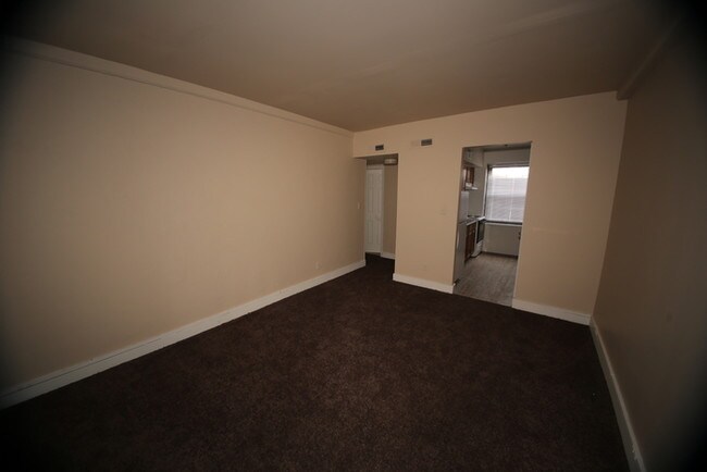 Building Photo - 2BD/1BA Apartment