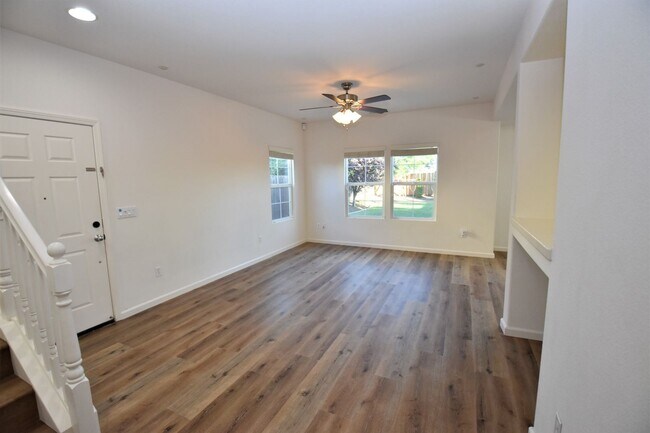 Building Photo - 4 br, 2.5 bath House - 3814 Black Butte Road