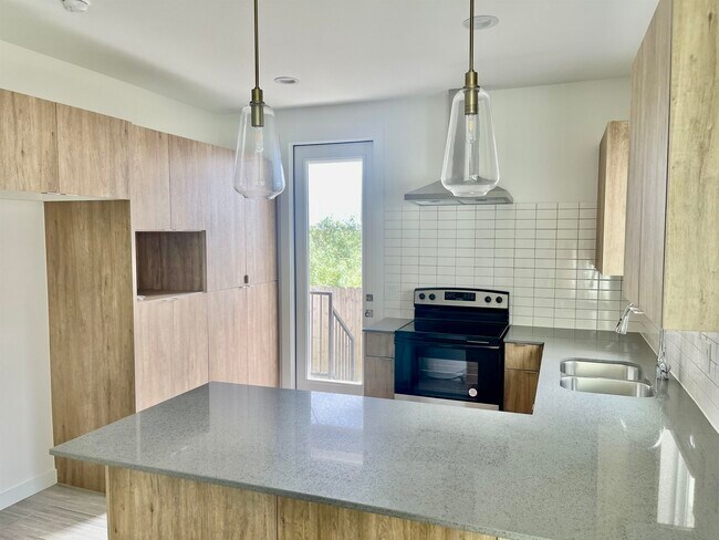 Building Photo - 413 Deer Path Lp