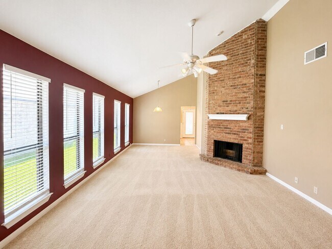Foto del edificio - Beautifully maintained 2-bedroom garden home in North East Independent School District