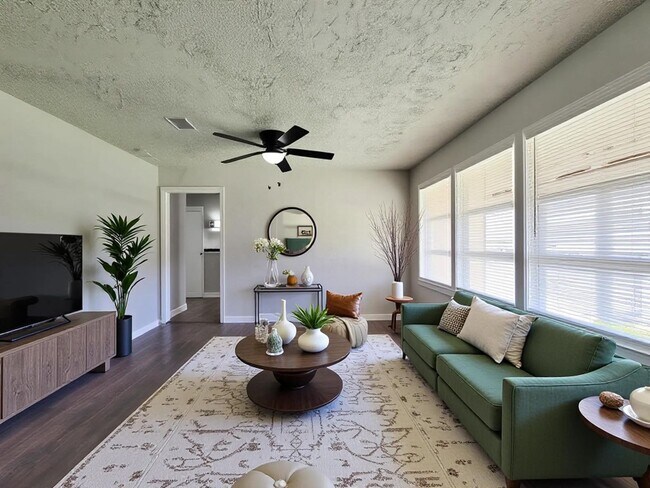 Photo - Welcome to this inviting single-family residence in the desirable South Park/Sunnyside area of Ho... House
