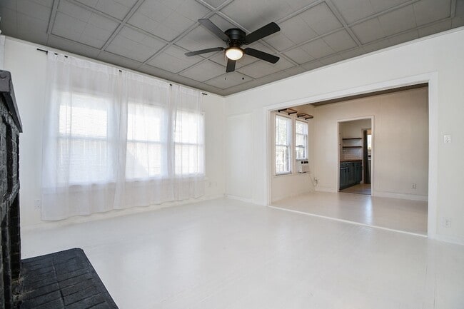 Building Photo - 208 Vincent St