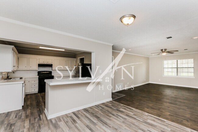 Foto del edificio - Prepare to fall in love with this 4 bedroo...