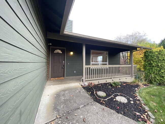 Foto del edificio - Spacious 4-bedroom with Panoramic Deck Nex...