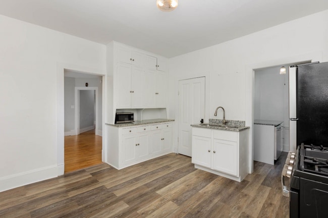 Building Photo - 3449 Snelling Ave