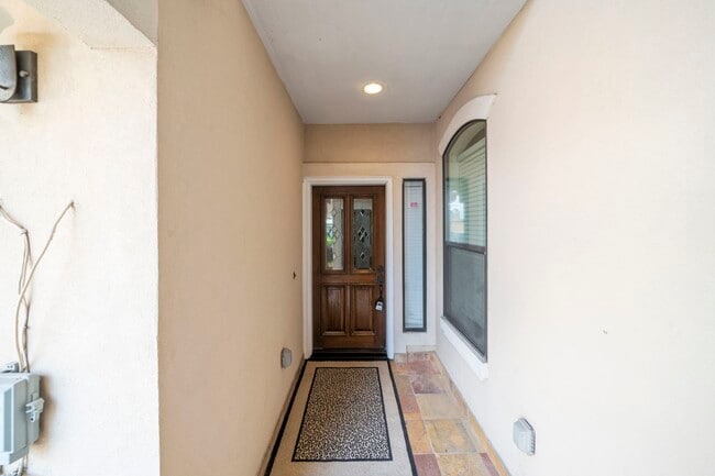 Foto del edificio - 5329 Egbert St