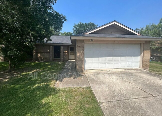 Foto del edificio - 13527 Larkbrook St