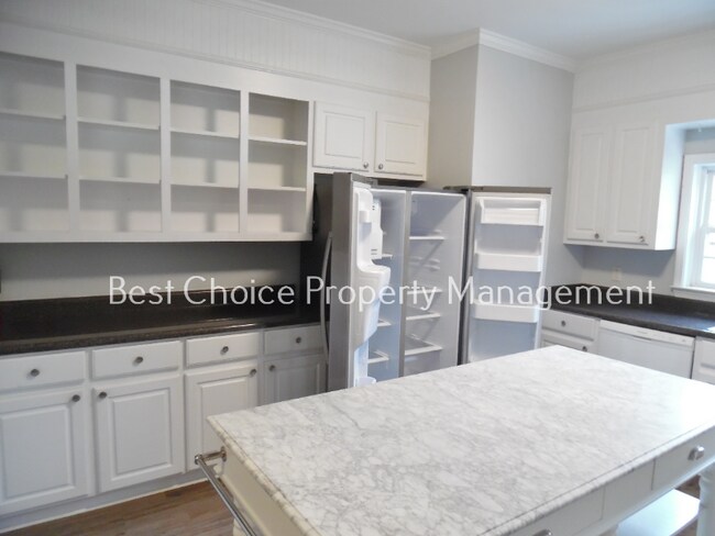 Building Photo - 8 8th St