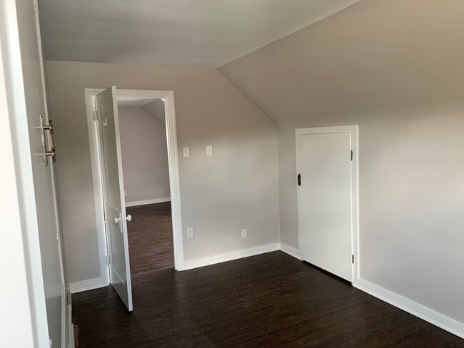 Building Photo - 804 Bauman Ave