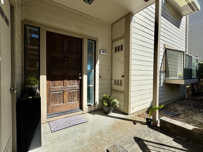 Building Photo - 59 Appian Way