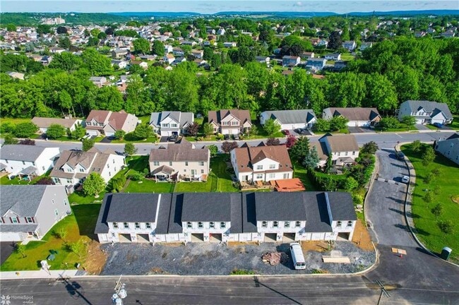 Building Photo - 661 Sipos Dr